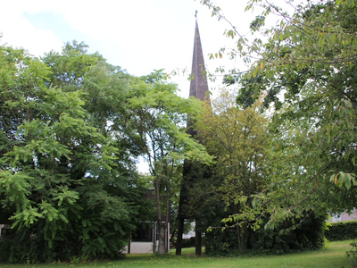 CVJM-Eutingen Gemeindezentrum Mäuerrach Stadtteil Eutingen Pforzheim Garten und Kirchturm