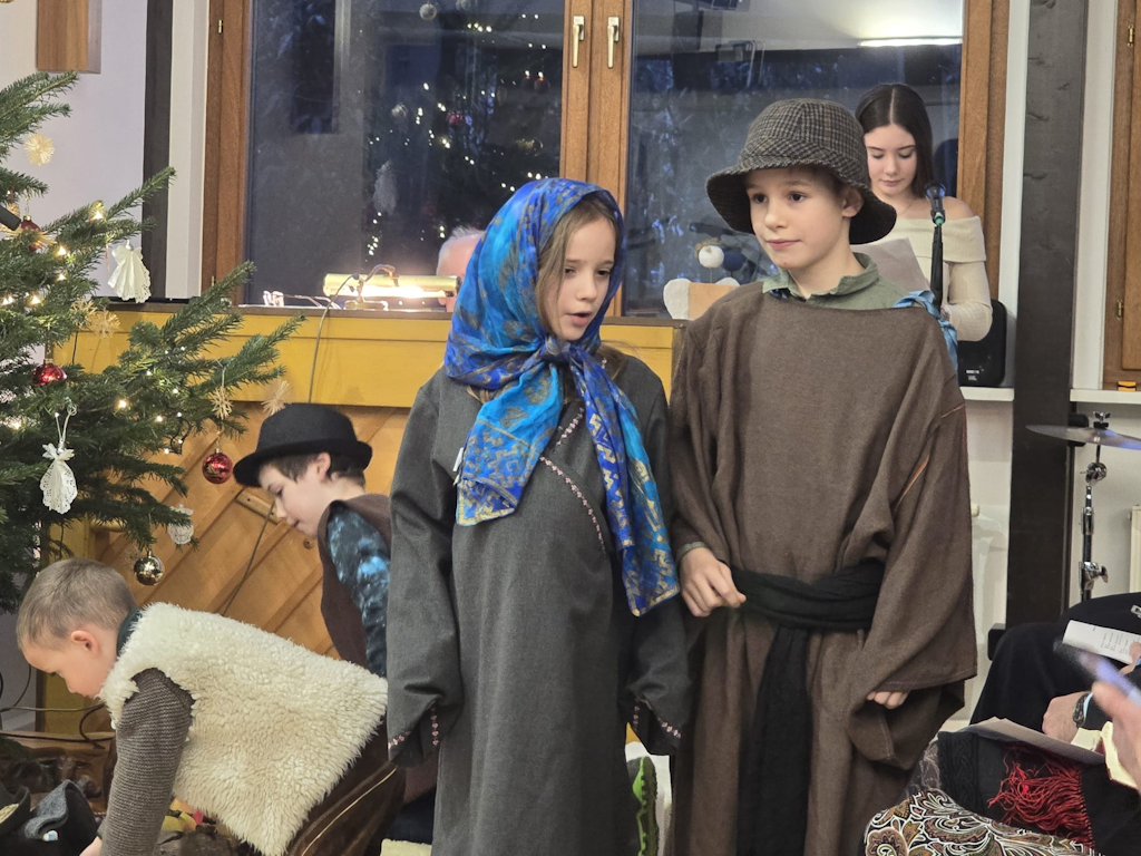 CVJM-Eutingen Gemeindezentrum Nachrichten Heilig Abend im Mäuerach- Maria & Joseph mit Hirten CVJM-Eutingen Gemeindezentrum Mäuerach Stadtteil Eutingen Pforzheim Nachrichten Heilig Abend im Mäuerach - Maria & Joseph mit Hirten