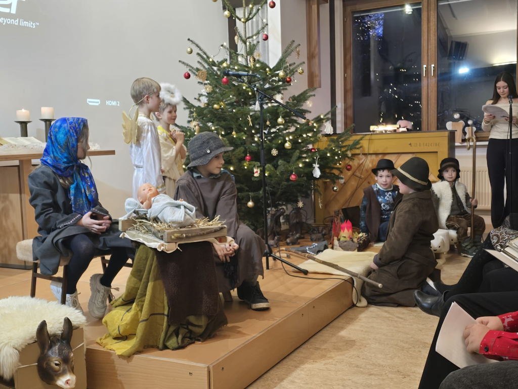 CVJM-Eutingen Gemeindezentrum Nachrichten Heilig Abend im Mäuerach- Maria & Joseph mit Jesus und Hirten CVJM-Eutingen Gemeindezentrum Mäuerach Stadtteil Eutingen Pforzheim Nachrichten Heilig Abend im Mäuerach - Maria & Joseph mit Jesus und Hirten