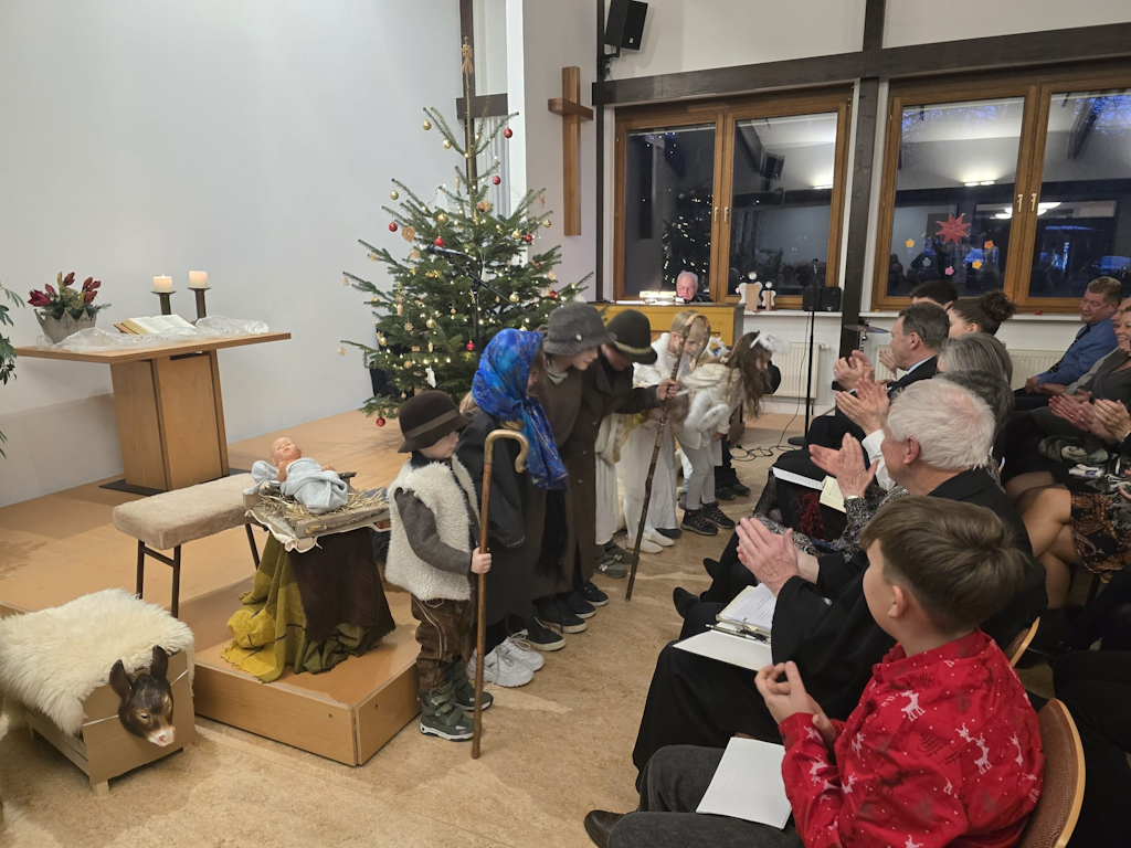 CVJM-Eutingen Gemeindezentrum Nachrichten Heilig Abend im Mäuerach- Applaus CVJM-Eutingen Gemeindezentrum Mäuerach Stadtteil Eutingen Pforzheim Nachrichten Heilig Abend im Mäuerach - Applaus
