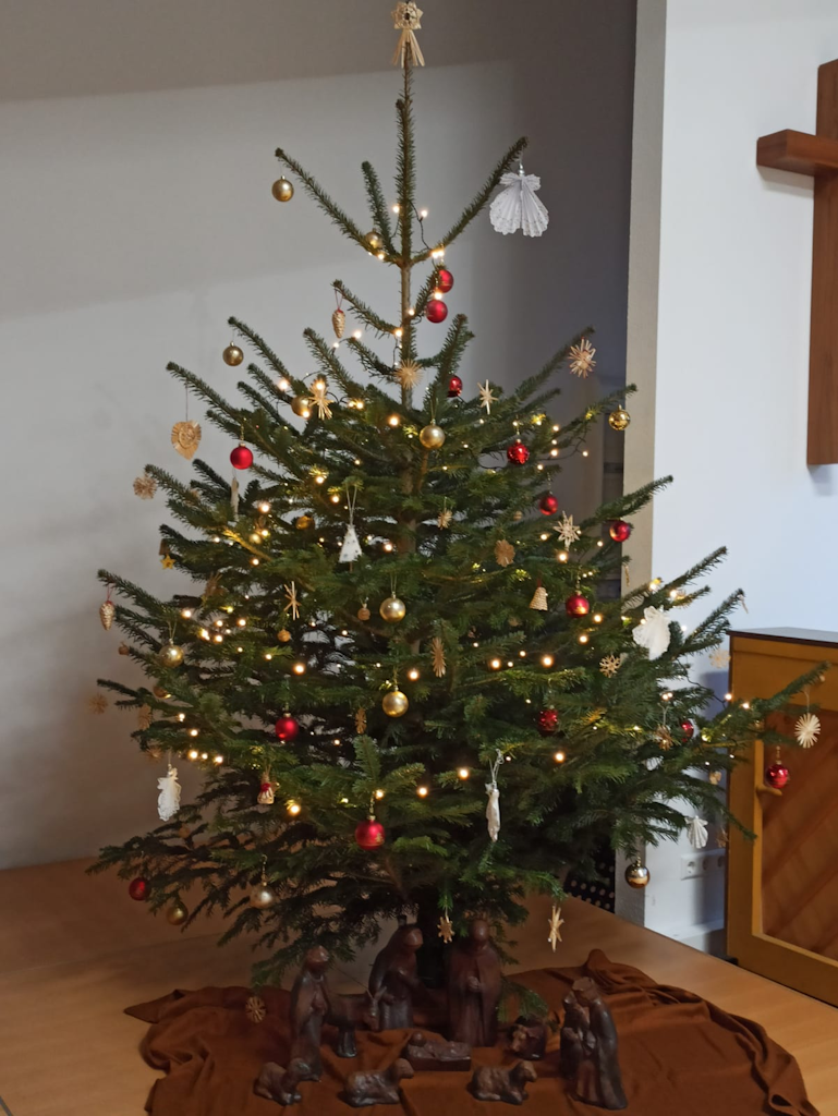 CVJM-Eutingen Gemeindezentrum Nachrichten Weihnachten steht vor der Tür - Weihnachtsbaum CVJM-Eutingen Gemeindezentrum Mäuerach Stadtteil Eutingen Pforzheim Nachrichten Weihnachtent steht vor der Tür - Weihnachtsbaum